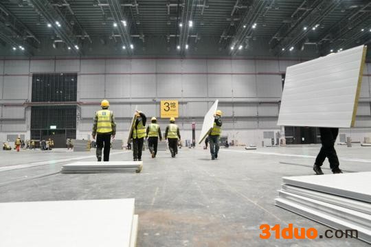 新华全媒+丨“四叶草”正建设上海方舱医院 可提供4万张床位