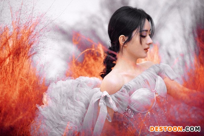 赵丽颖杂志封面花絮释出 粉黛掩映暗香流淌