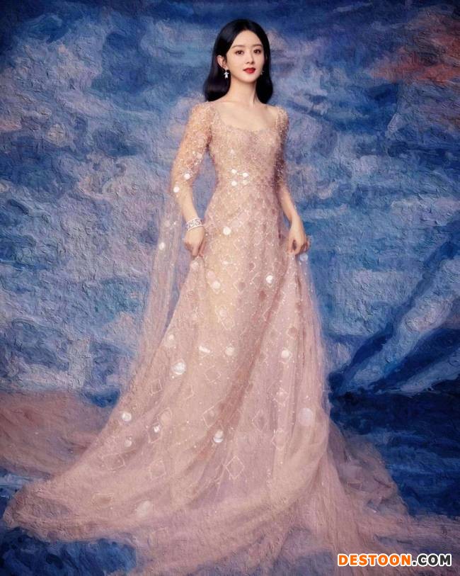 赵丽颖“六登芭莎” 粉色透视纱裙尽显曼妙身姿