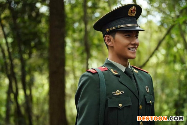 杨洋《特战荣耀》持续热播 于途梦幻联动共赴荣耀