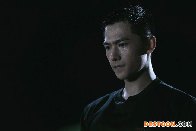 杨洋《特战荣耀》持续热播 于途梦幻联动共赴荣耀