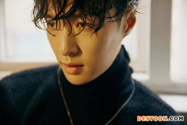 张艺兴新歌《酒》上线 以一杯“酒”敬天长地久