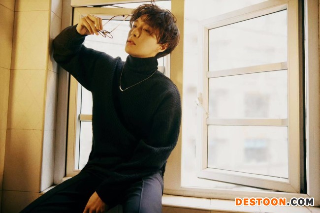 张艺兴新歌《酒》上线 以一杯“酒”敬天长地久