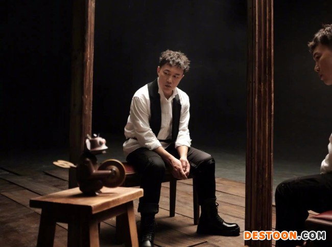 陈奕迅《孤勇者》小学生大合唱影片登上微博热搜