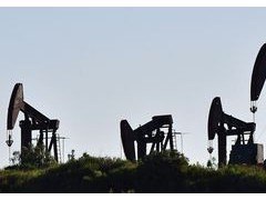 美国WTI原油期货周一收高4.5%创7年新高 2月份上涨8.6%