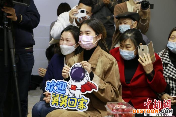 亲人等待叶光富“回家”。 天府新区供图