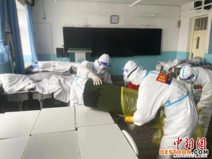 打包处置感染者物品 陈小亮供图