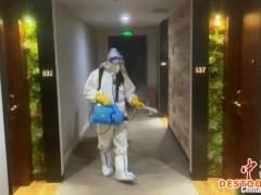 直击“疫中”终末消杀队：分工明确 一处也不能遗漏