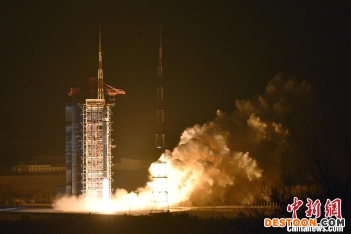 4月16日2时16分，长征四号丙遥二十八运载火箭在太原卫星发射中心成功发射大气环境监测卫星 吴敬博 摄