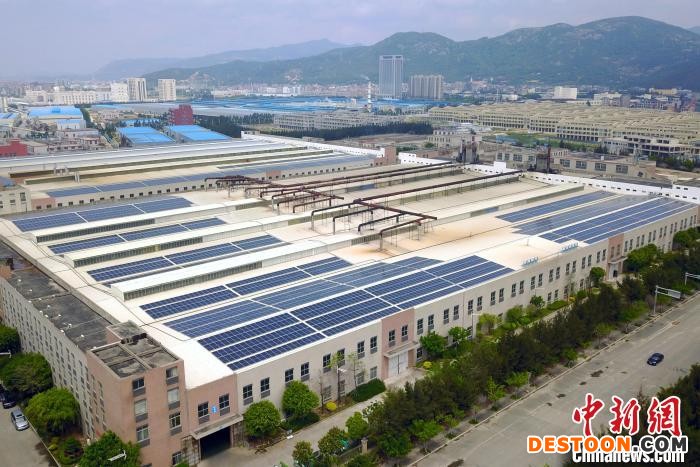 图为华港纺织集团宏港纺织工业园屋顶光伏发电站。 国网福州供电公司 供图