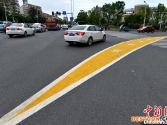 “月牙弯”车辆右转盲区警示区亮相福州