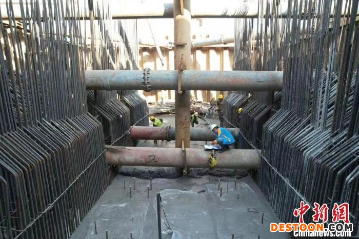 宁马城际铁路姑溪河大桥大体积混凝土承台顺利完成浇筑 许谦 摄