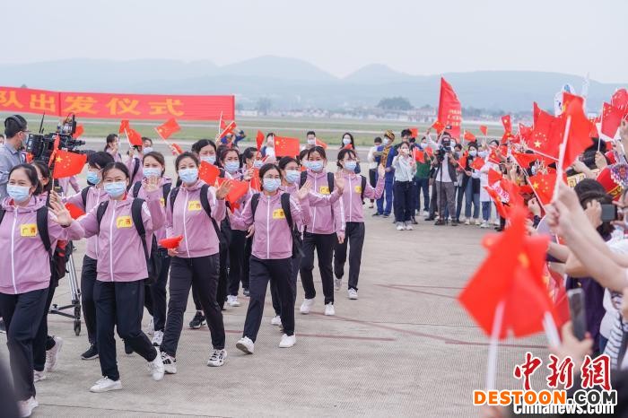 图为出发仪式现场。 陈冠言 摄