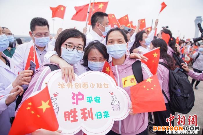 图为出发仪式现场。 陈冠言 摄