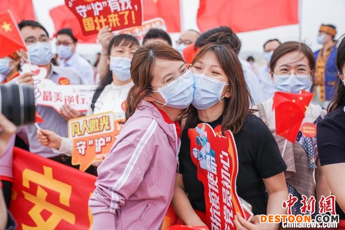 图为出发仪式现场。 陈冠言 摄