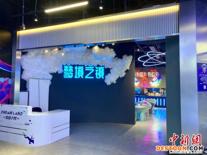 图为BOM嘻番里主题商业区内景。 徐婧 摄