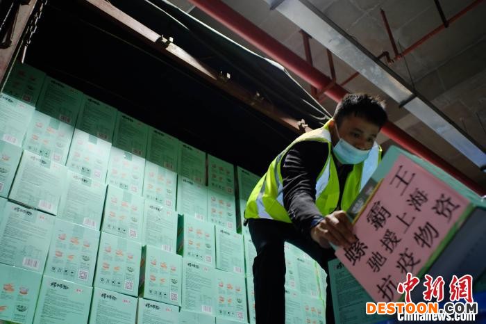 广西柳州向上海捐赠约20万包螺蛳粉