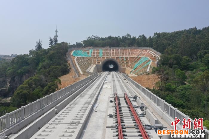 中铁上海工程局新建福厦铁路5标率先全线完成无砟轨道施工——无砟轨道路基成型段 中铁上海局供图