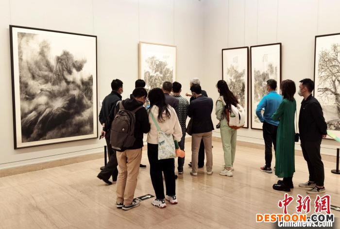 申世辉山水作品展现场。 主办方供图