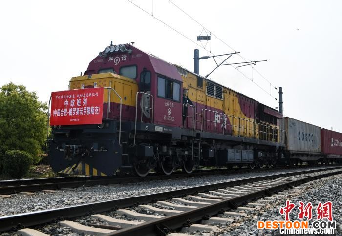 图为整装待发的中欧班列。 韩苏原 摄