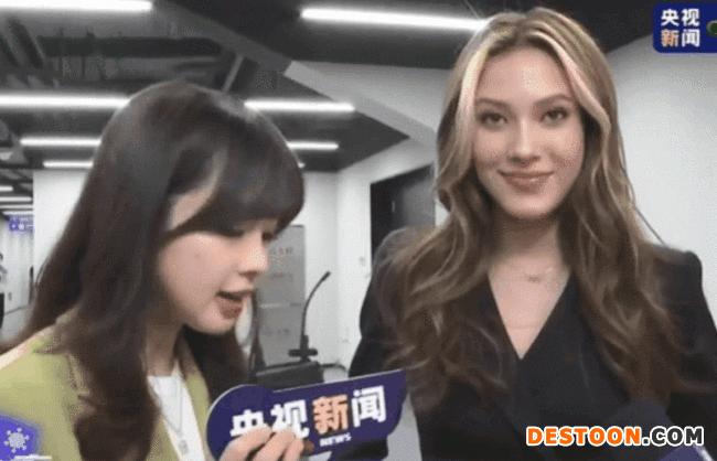 王冰冰与谷爱凌同框自拍 贴脸合影露甜笑超养眼