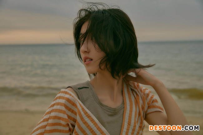 张子枫《向往6》大片释出 海边日落拉满氛围感