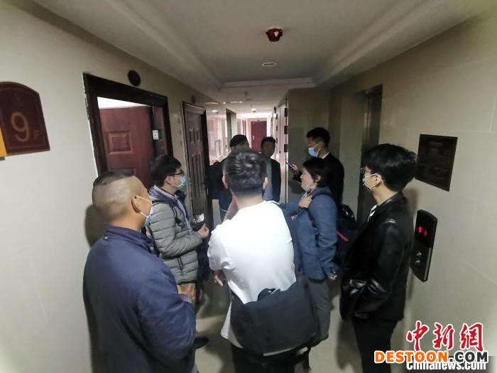 台青来到公租房，实地查看样板间。 福州台创中心供图