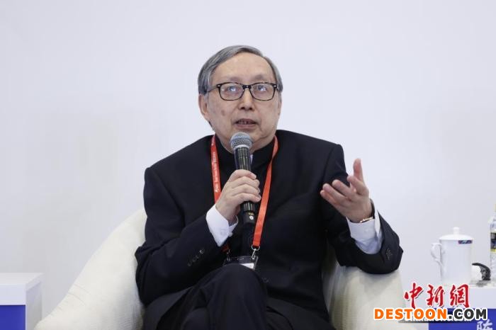 4月22日，在海南博鳌进行的博鳌亚洲论坛2022年年会举行“宗教领袖对话：千江映月 美美与共”分论坛。图为清华大学国学研究院院长陈来发言。 中新社记者 韩海丹 摄
