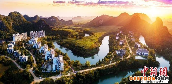 中国·乐养城山体及河流水系景观约3000亩，风景如画。 五行创展 摄