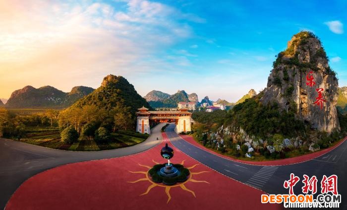 航拍位于广西崇左市扶绥县的中国·乐养城。 五行创展 摄