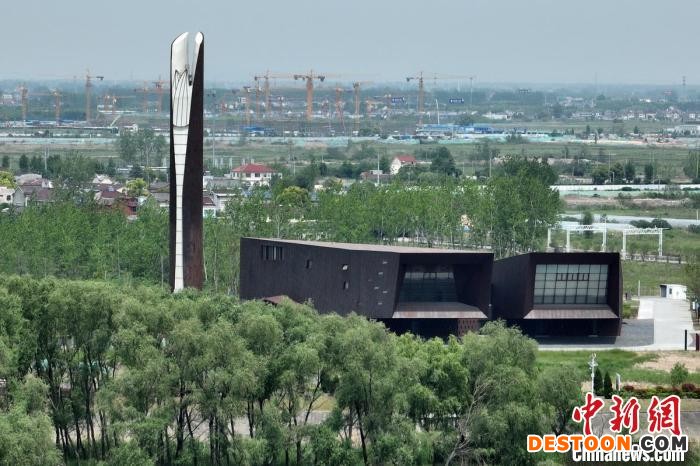 渡江胜利公园位于长江之滨。 泱波 摄