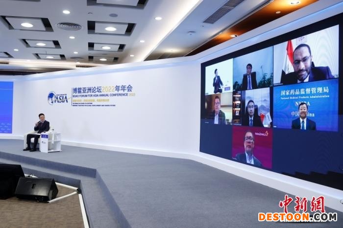 4月21日，在海南博鳌进行的博鳌亚洲论坛2022年年会举行“疫情新形势下的国际合作与抗疫”分论坛。图为嘉宾在分论坛上交流讨论。 中新社记者 韩海丹 摄