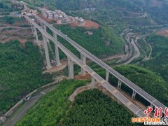 贵州赫六高速公路建成通车