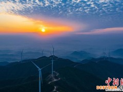 航拍江西峡江风车云海景观 场面壮观