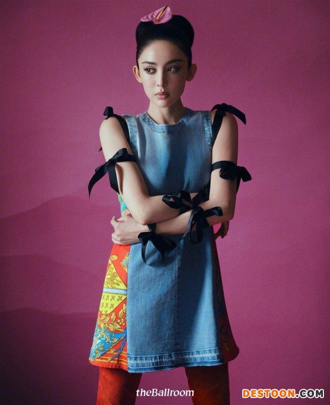 娜扎高饱和色彩搭配大片释出