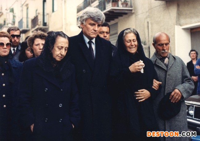 雅克贝汉在著名电影《天堂电影院》中饰演成年多多