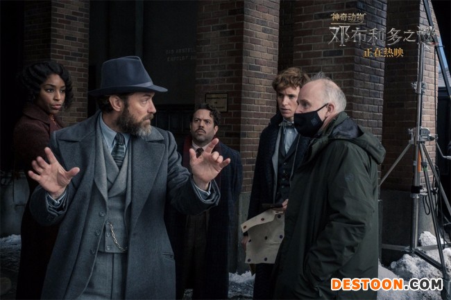 《神奇动物：邓布利多之谜》票房破亿