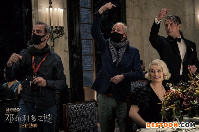 《神奇动物：邓布利多之谜》票房破亿