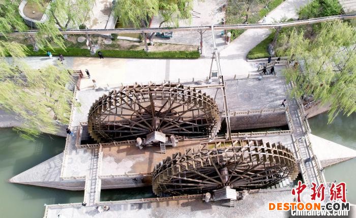 图为航拍兰州水车博览园。 九美旦增 摄