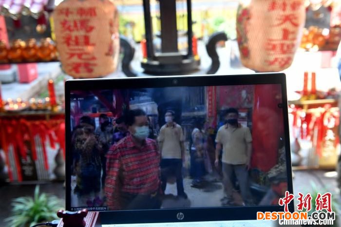 台湾大甲镇澜宫与福州三坊七巷天后宫连线同步进行“茶帮拜妈祖”活动。 吕明 摄