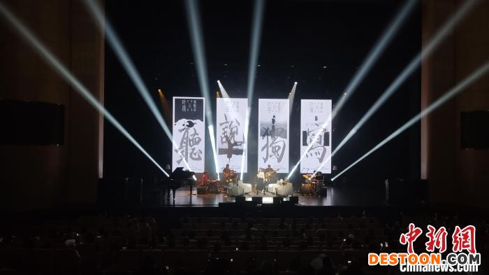 叶蓓、许巍厦门梦幻同台演绎“听说独写”