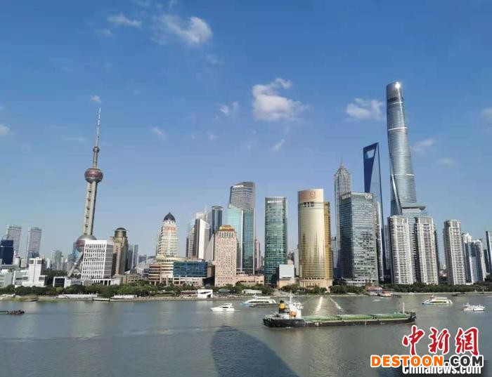一企一策。上海市场监管部门助力200余家食品生产企业复工。 许婧 摄