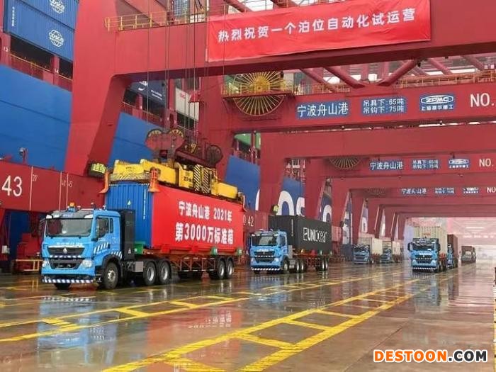 宁波舟山港的货车。 浙江省交通运输厅 供图