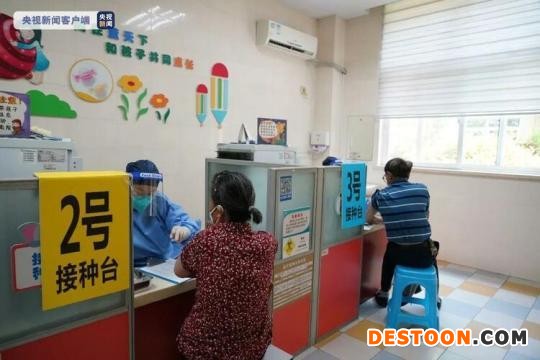 专车接送 上海奉贤开设60岁以上老年人疫苗接种专场