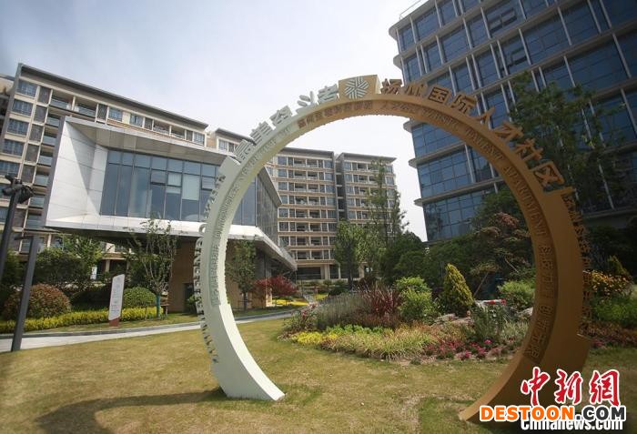 依靠绿地中心地段，建设扬州国际人才社区，为招引人才提供良好的居住保障。 孟德龙 摄