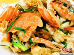 用“飞机蟹”搭配泥虫、生蚝、海虾烹制的特色台山海鲜咸汤圆 李晓春 摄
