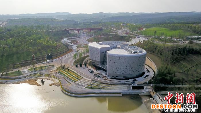 图为航拍湖北荆门园博园一角 张畅 摄