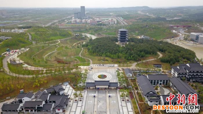 图为航拍湖北荆门园博园一角 张畅 摄