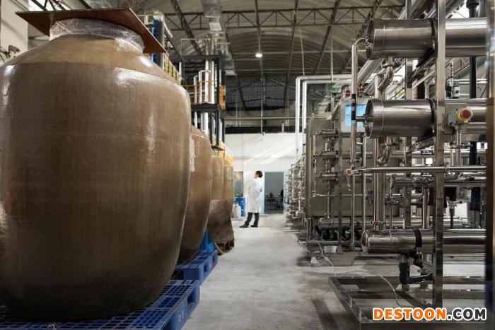 听花酒创新工艺线一角