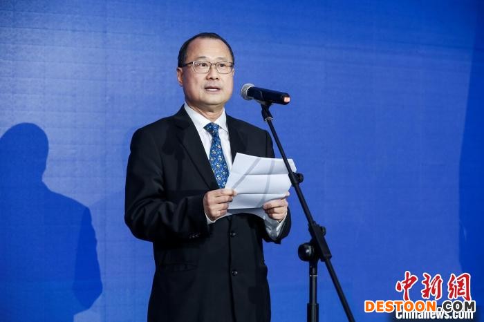 图为蔡冠深为文化交流中心开幕式致辞。 主办方供图